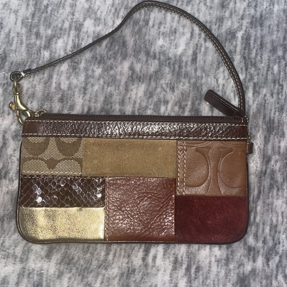 Coach wristlet - Picture 4 of 5